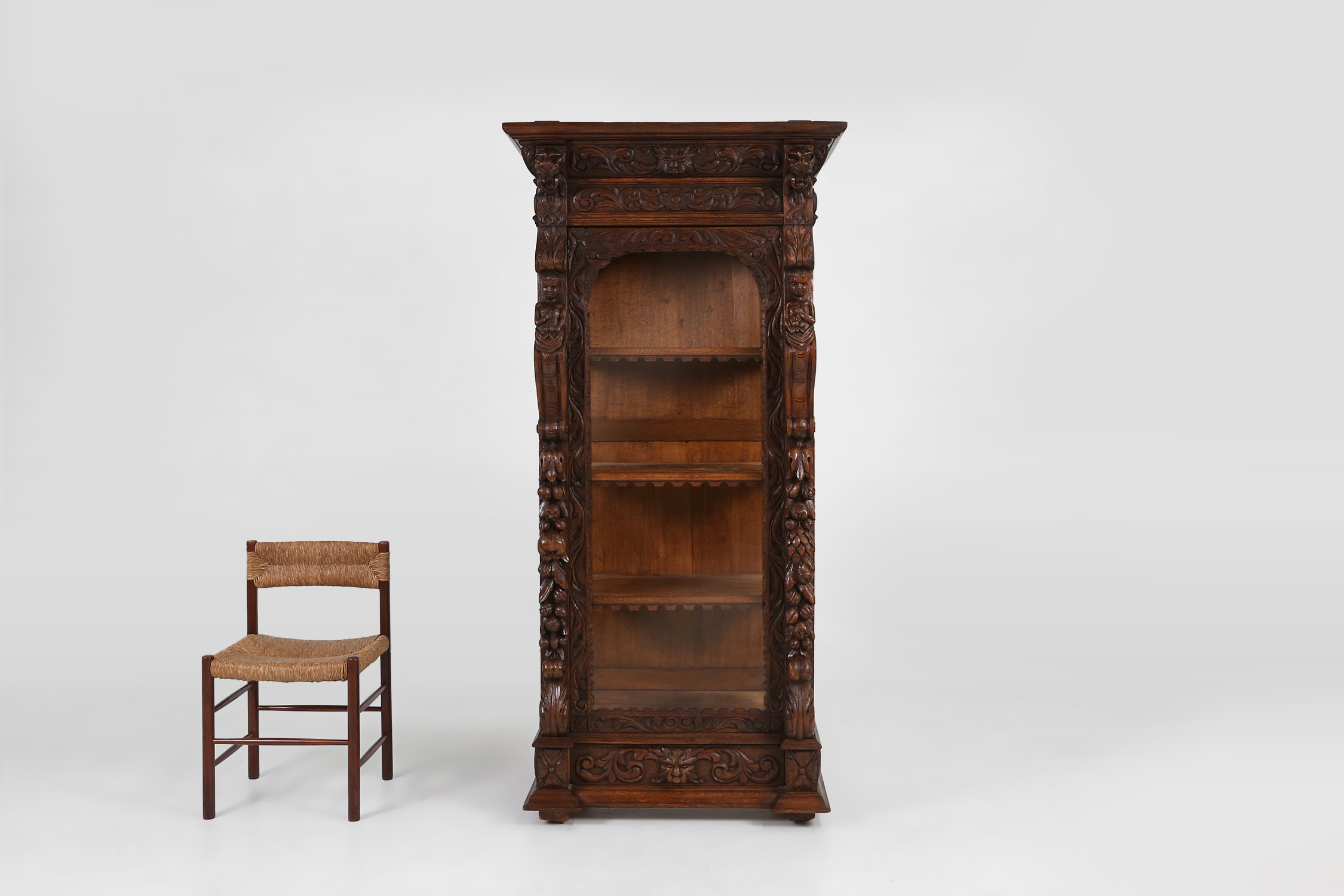 Richly decorated barok style display case in oak, Belgium 20th centurythumbnail